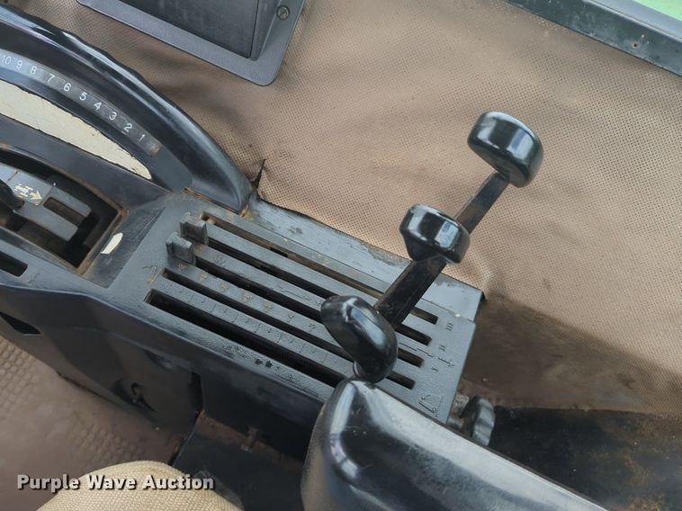 image for item DN3848 1988 John Deere 4850 MFWD tractor