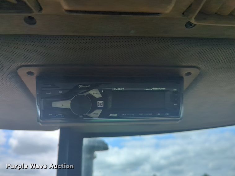 image for item DN3848 1988 John Deere 4850 MFWD tractor