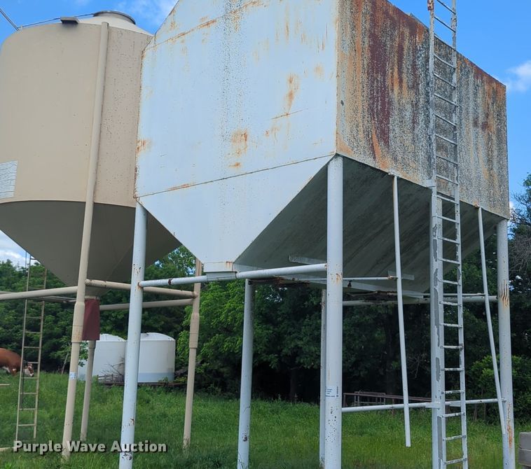image for item DN3849 Grain bin