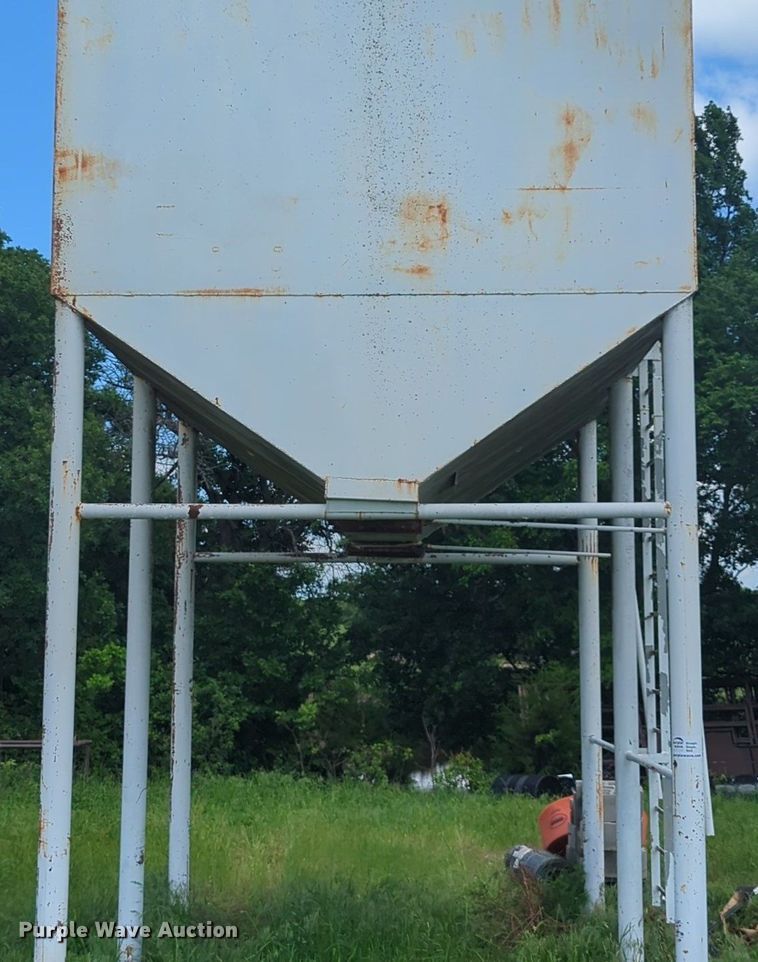 image for item DN3849 Grain bin