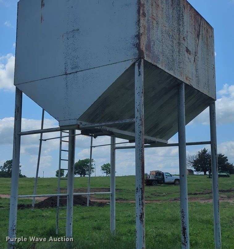 image for item DN3849 Grain bin