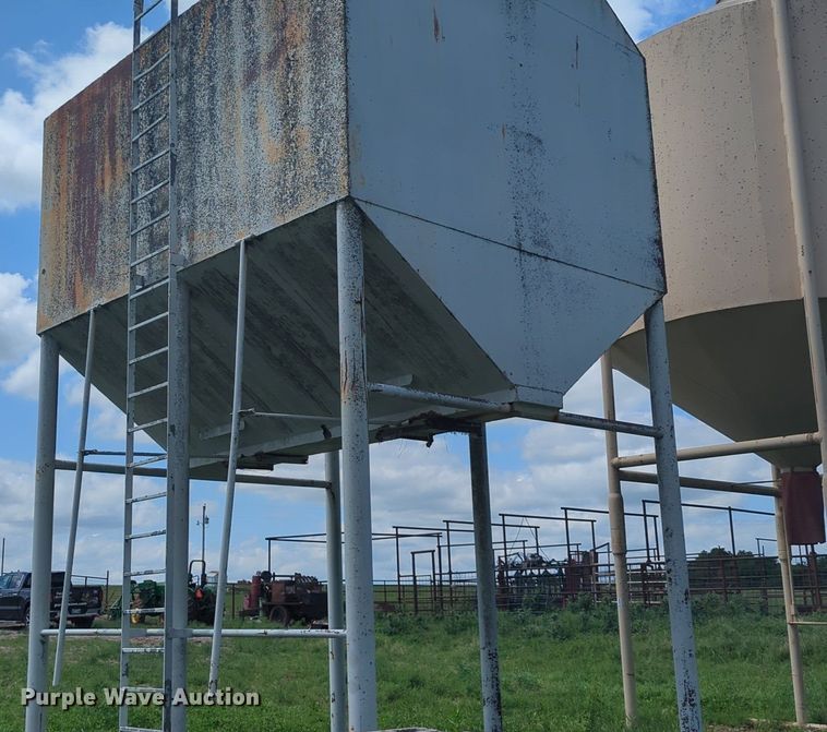 image for item DN3849 Grain bin