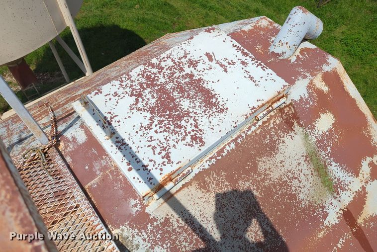 image for item DN3849 Grain bin