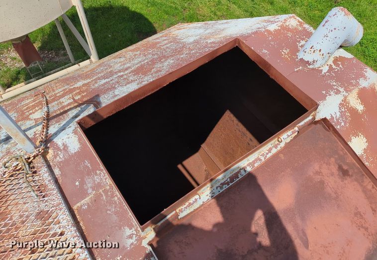 image for item DN3849 Grain bin