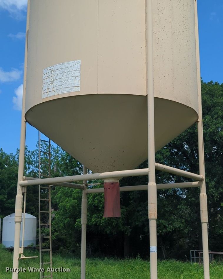 image for item DN3850 Dennis Mfg. grain bin
