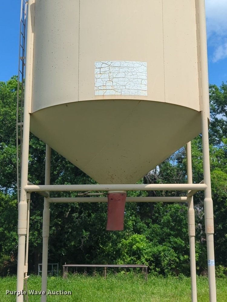 image for item DN3850 Dennis Mfg. grain bin