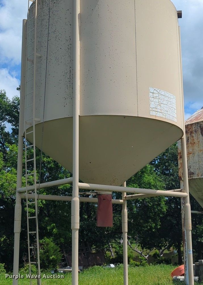 image for item DN3850 Dennis Mfg. grain bin