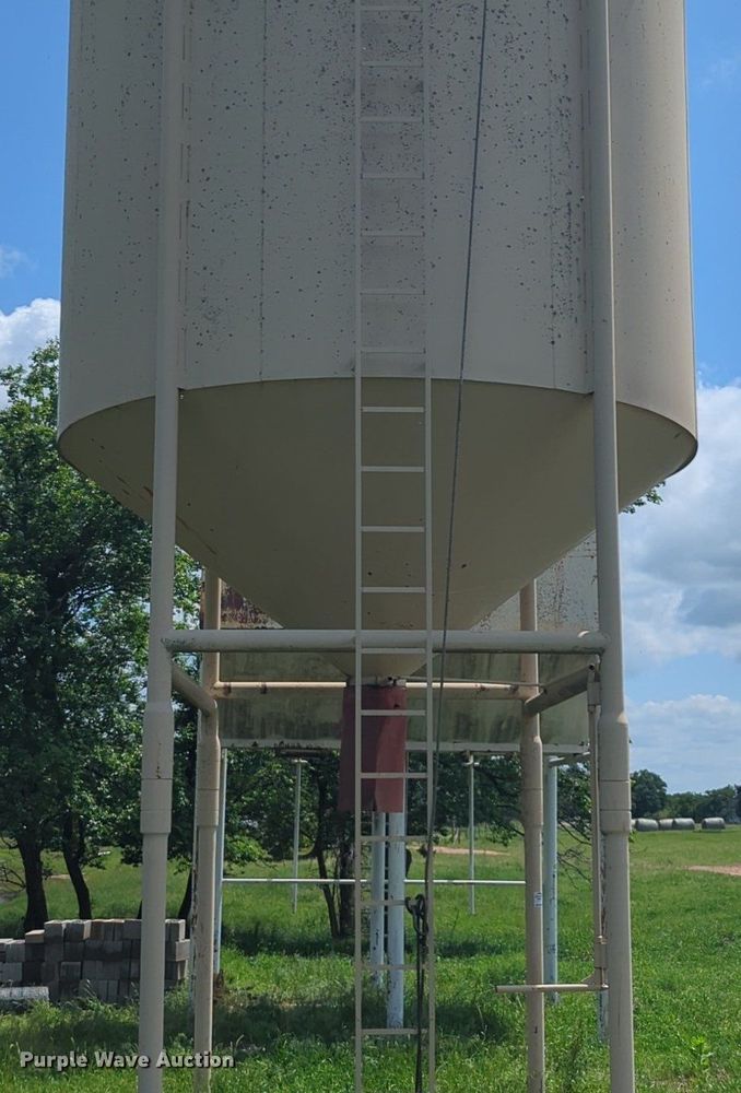 image for item DN3850 Dennis Mfg. grain bin