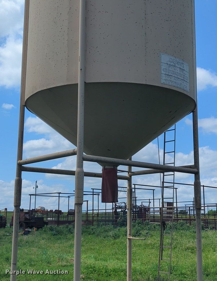 image for item DN3850 Dennis Mfg. grain bin