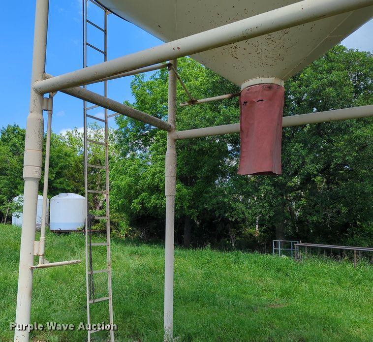 image for item DN3850 Dennis Mfg. grain bin