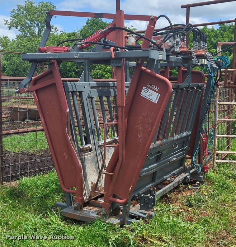 image for item DN3851 WW livestock squeeze chute