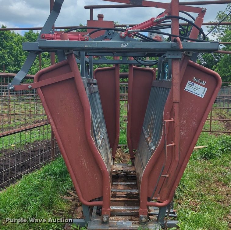 image for item DN3851 WW livestock squeeze chute