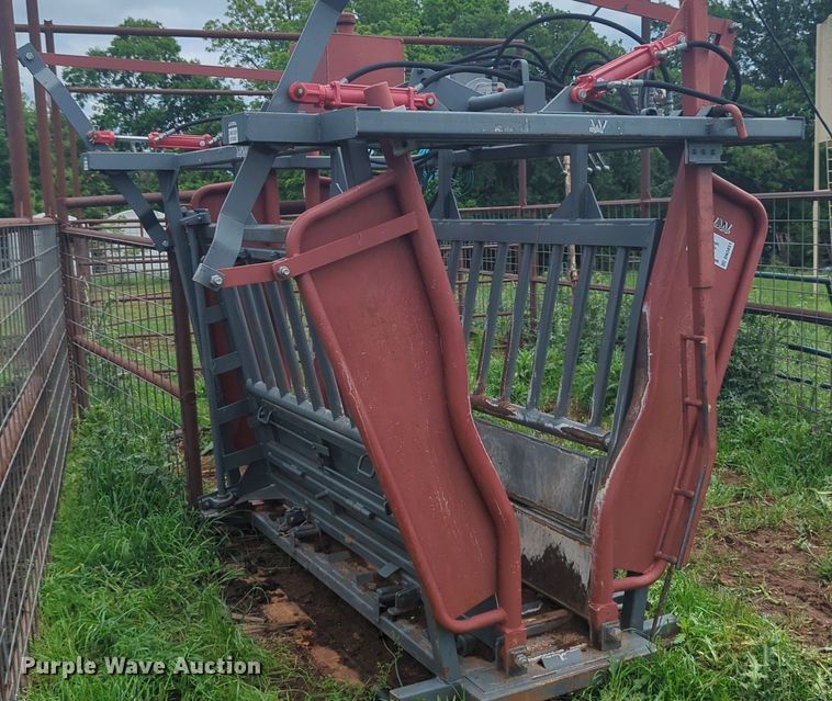 image for item DN3851 WW livestock squeeze chute