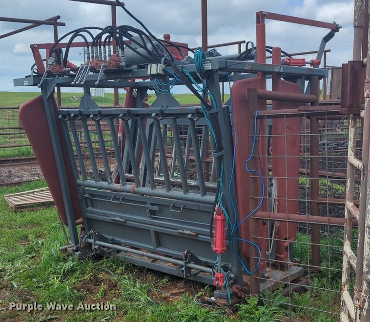 image for item DN3851 WW livestock squeeze chute