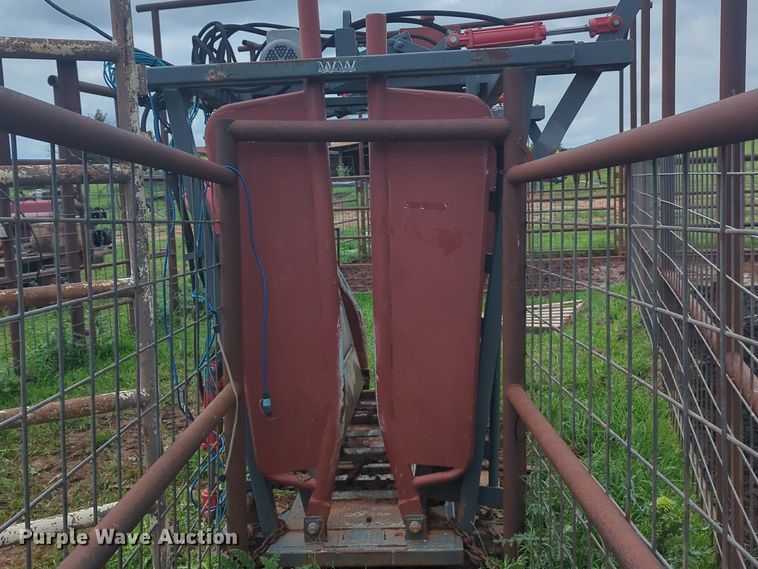 image for item DN3851 WW livestock squeeze chute