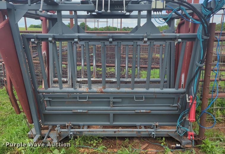 image for item DN3851 WW livestock squeeze chute