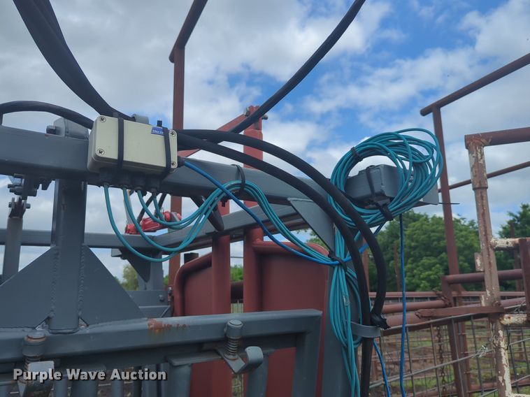 image for item DN3851 WW livestock squeeze chute