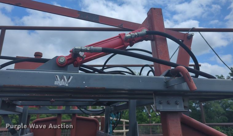 image for item DN3851 WW livestock squeeze chute