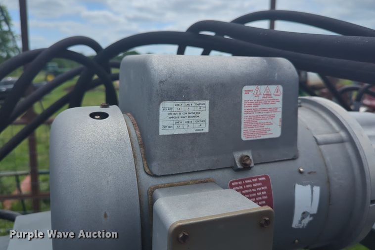 image for item DN3851 WW livestock squeeze chute