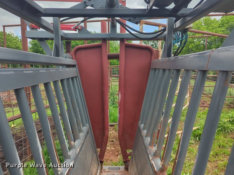 image for item DN3851 WW livestock squeeze chute