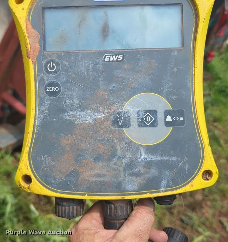 image for item DN3851 WW livestock squeeze chute