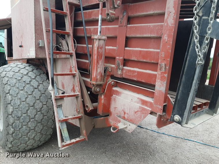 image for item DQ7090 1998 Hesston 4910 large square baler