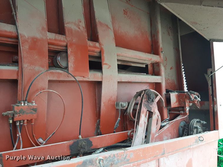 image for item DQ7090 1998 Hesston 4910 large square baler