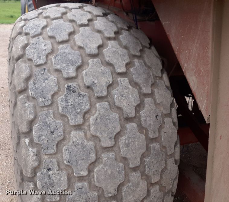 image for item DQ7090 1998 Hesston 4910 large square baler