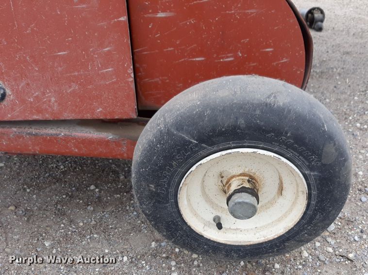 image for item DQ7090 1998 Hesston 4910 large square baler