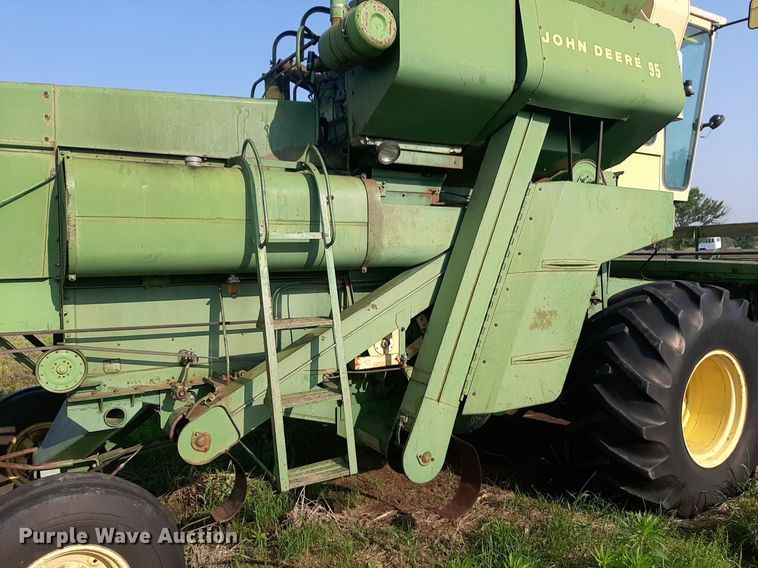 image for item DQ7107 1968 John Deere 95 combine