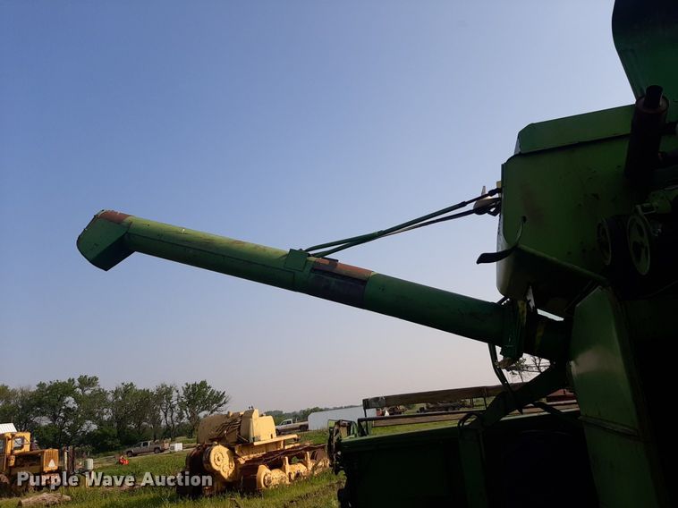 image for item DQ7107 1968 John Deere 95 combine