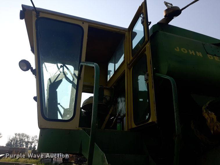 image for item DQ7107 1968 John Deere 95 combine