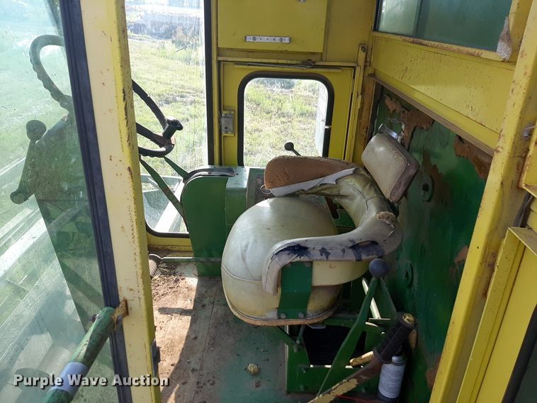 image for item DQ7107 1968 John Deere 95 combine