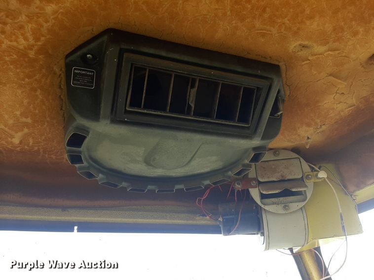 image for item DQ7107 1968 John Deere 95 combine