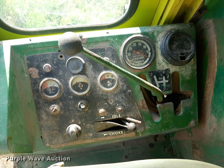 image for item DQ7107 1968 John Deere 95 combine