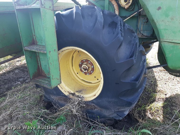 image for item DQ7107 1968 John Deere 95 combine