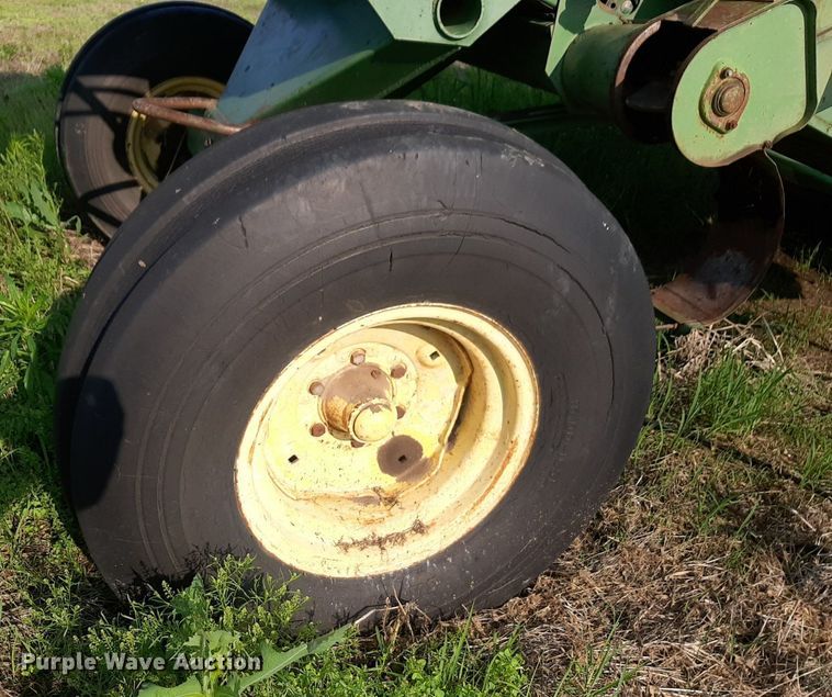 image for item DQ7107 1968 John Deere 95 combine