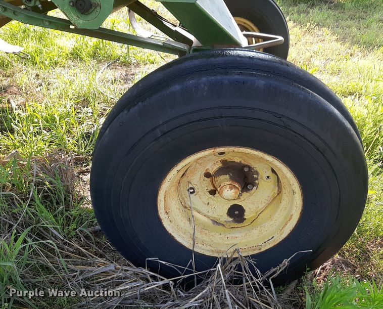 image for item DQ7107 1968 John Deere 95 combine