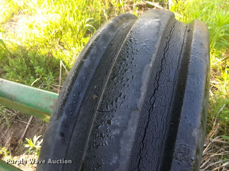 image for item DQ7107 1968 John Deere 95 combine