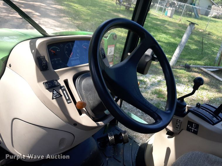 image for item DQ7109 2007 John Deere 3520 MFWD tractor