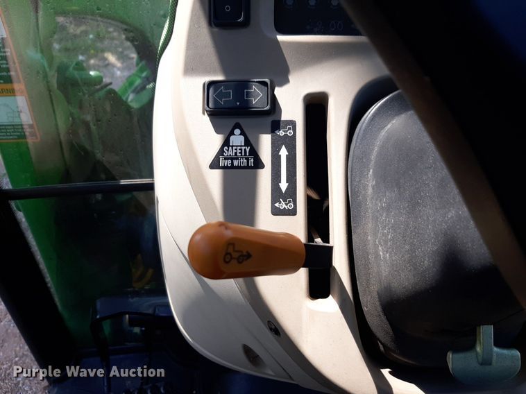 image for item DQ7109 2007 John Deere 3520 MFWD tractor