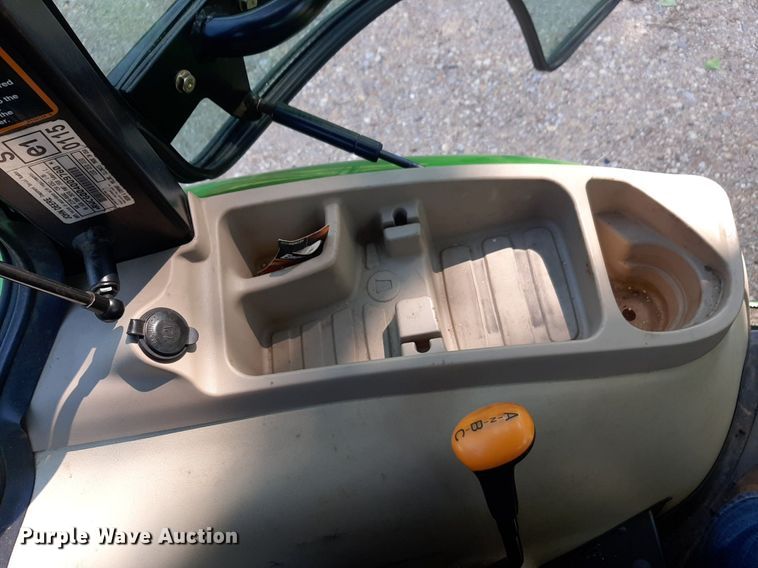 image for item DQ7109 2007 John Deere 3520 MFWD tractor