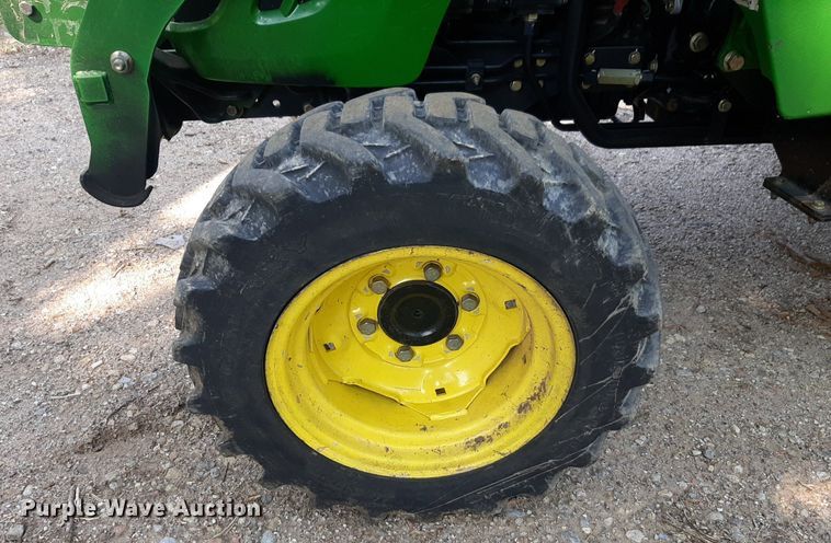 image for item DQ7109 2007 John Deere 3520 MFWD tractor