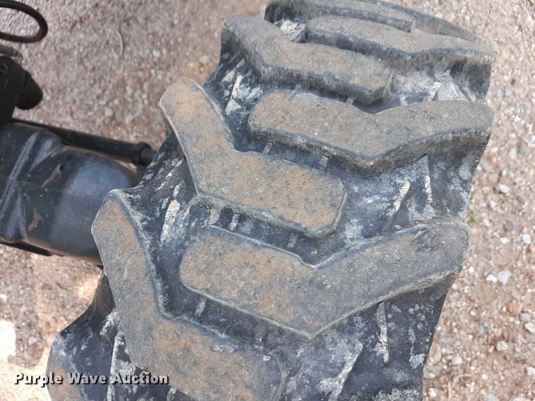 image for item DQ7109 2007 John Deere 3520 MFWD tractor