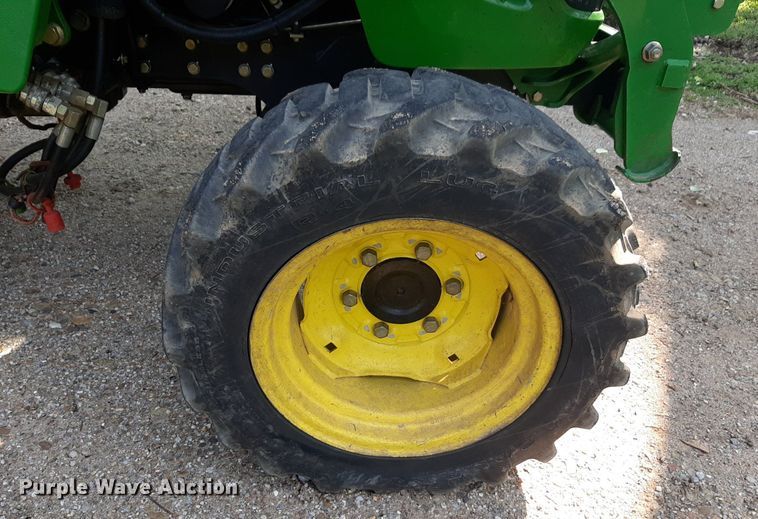 image for item DQ7109 2007 John Deere 3520 MFWD tractor