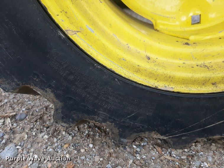 image for item DQ7109 2007 John Deere 3520 MFWD tractor