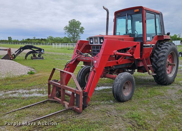 image for item DR8615 1980 International Harvester  986 tractor