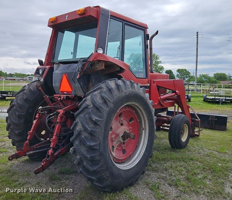 image for item DR8615 1980 International Harvester  986 tractor
