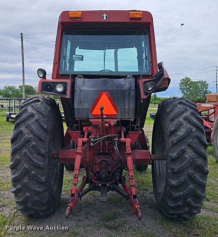 image for item DR8615 1980 International Harvester  986 tractor