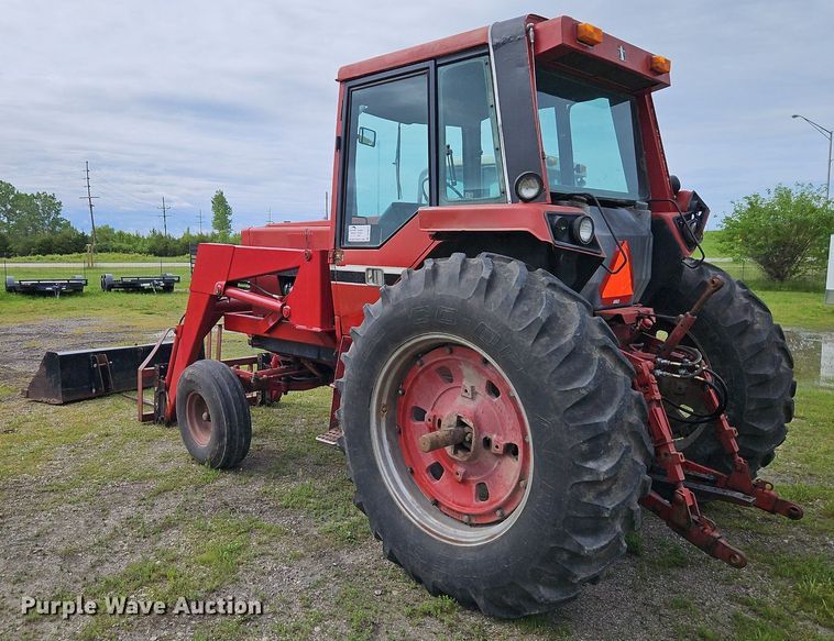 image for item DR8615 1980 International Harvester  986 tractor